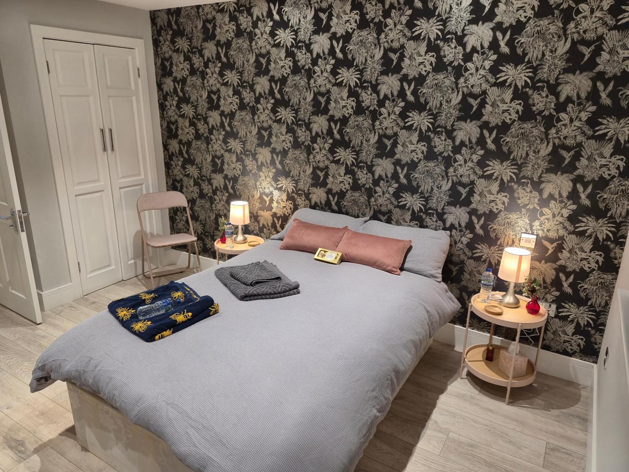 Hotel The Crown Radnage Esterno foto