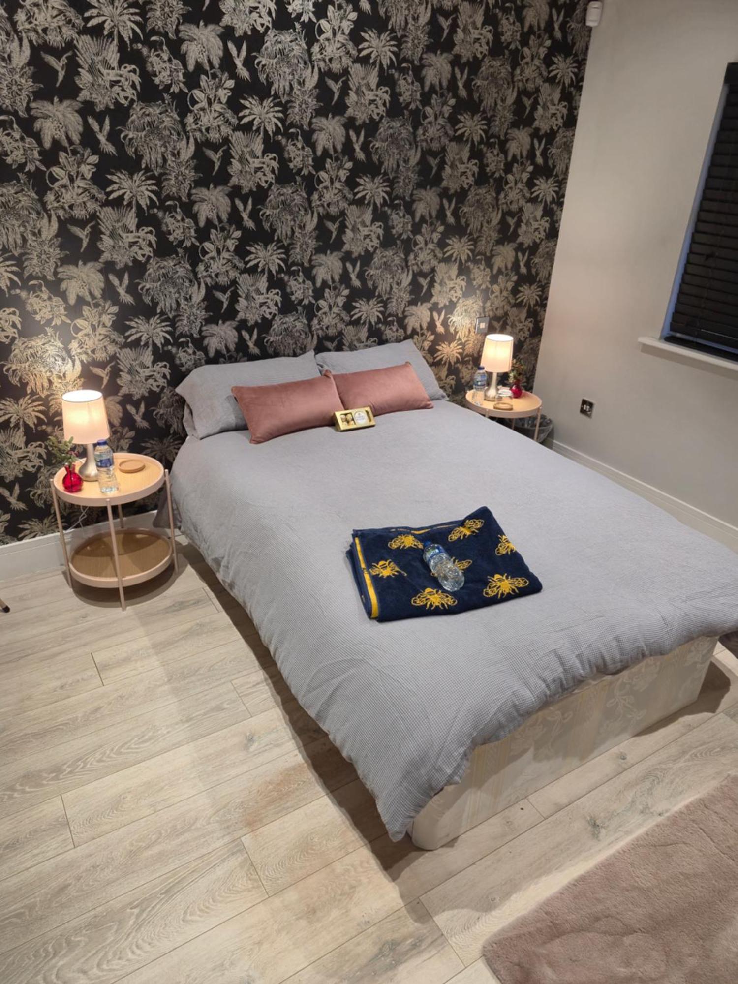 Hotel The Crown Radnage Esterno foto