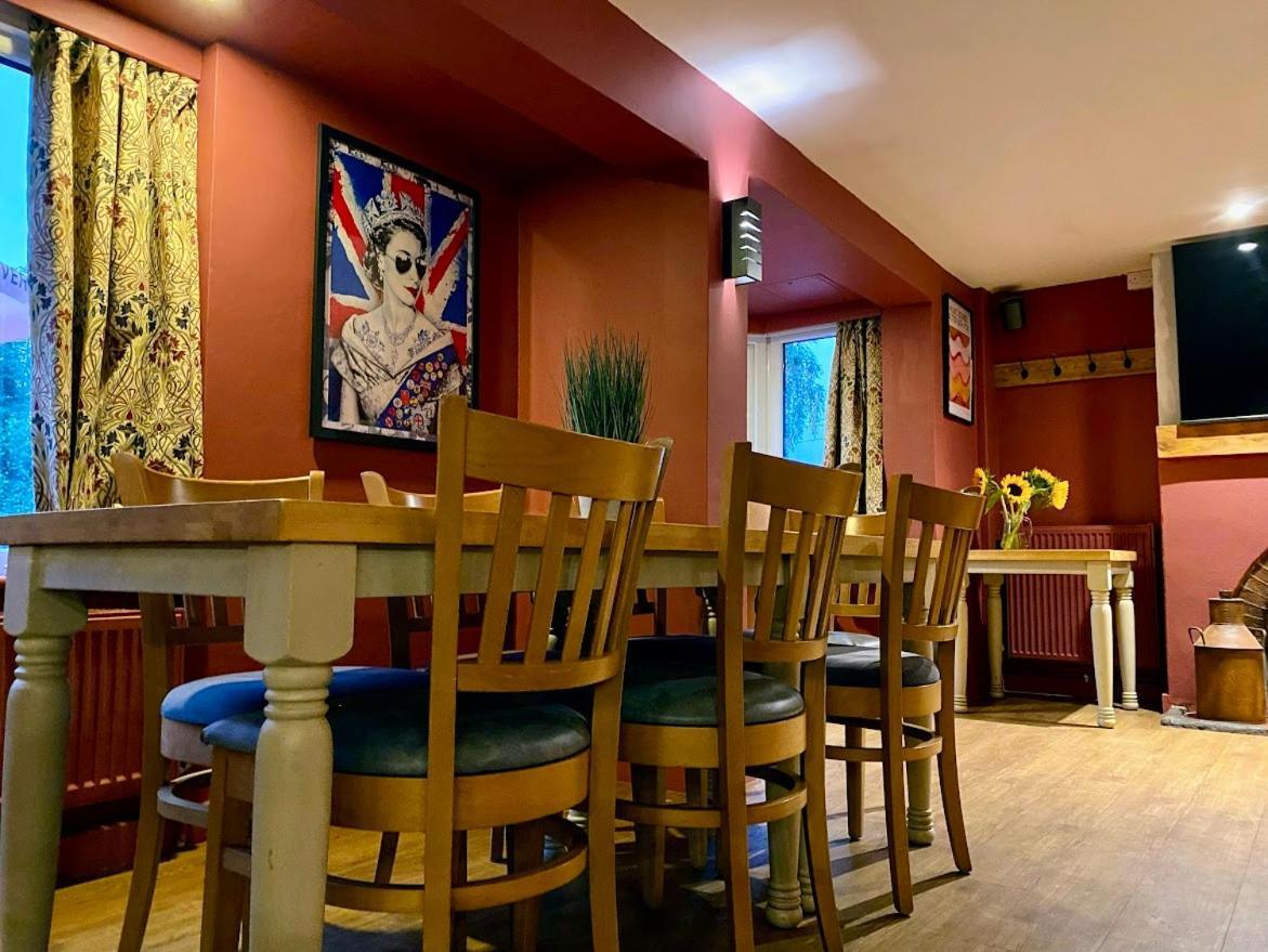 Hotel The Crown Radnage Esterno foto
