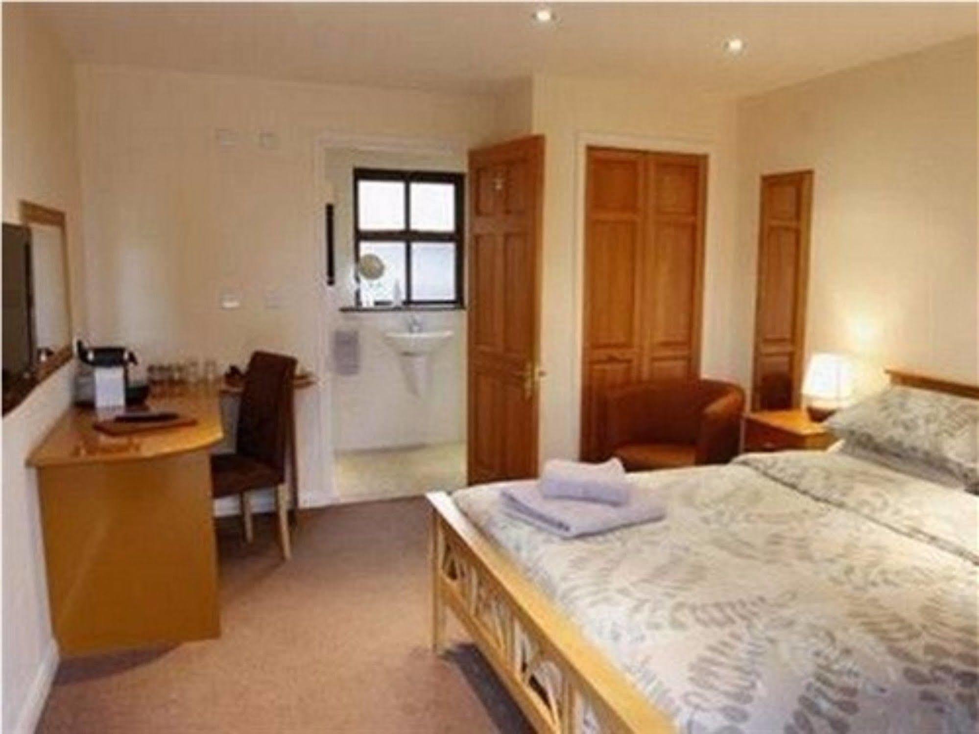 Hotel The Crown Radnage Esterno foto